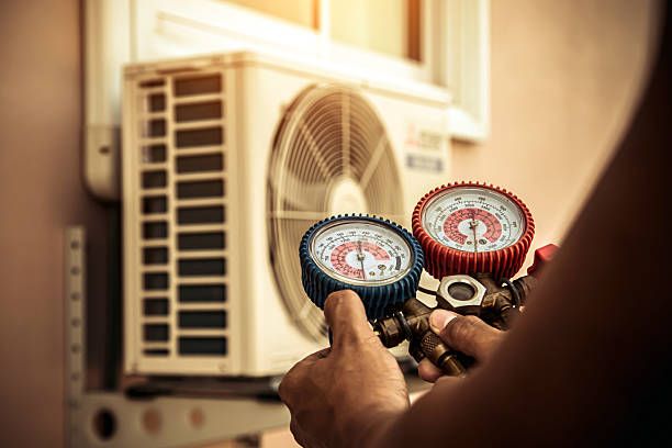 Professional Hvac technician working in Oak Grove, VA